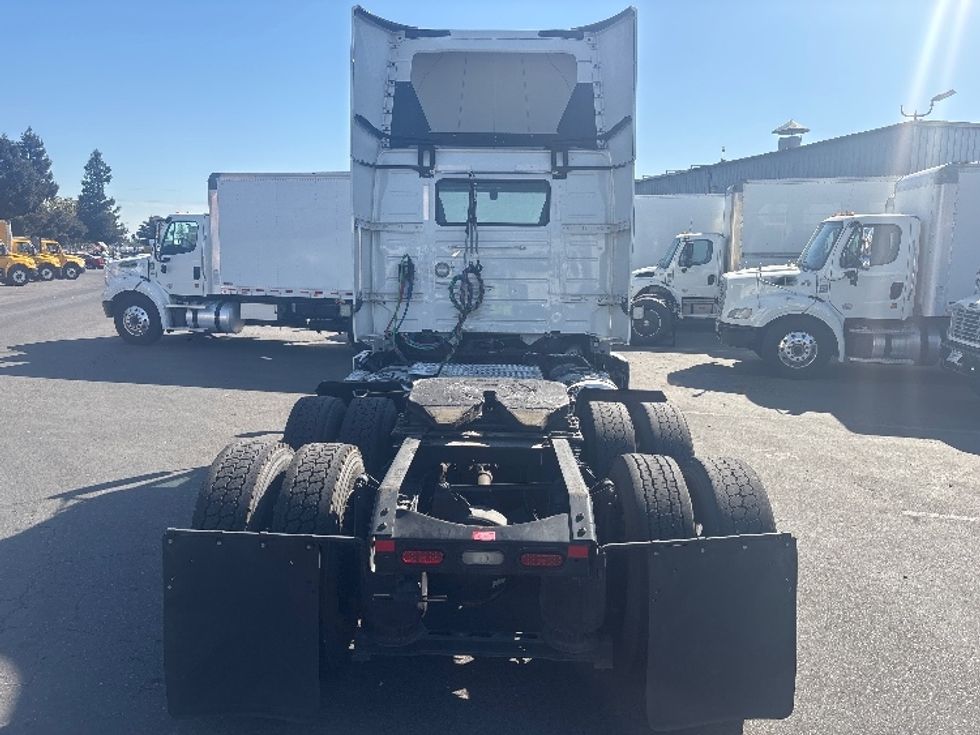 Day Cab Tractor-Heavy Duty Tractors-Volvo-2020-VNR64300-Sacramento-CA-557,008\n\t\tmiles-$ 35,000 - Image 6