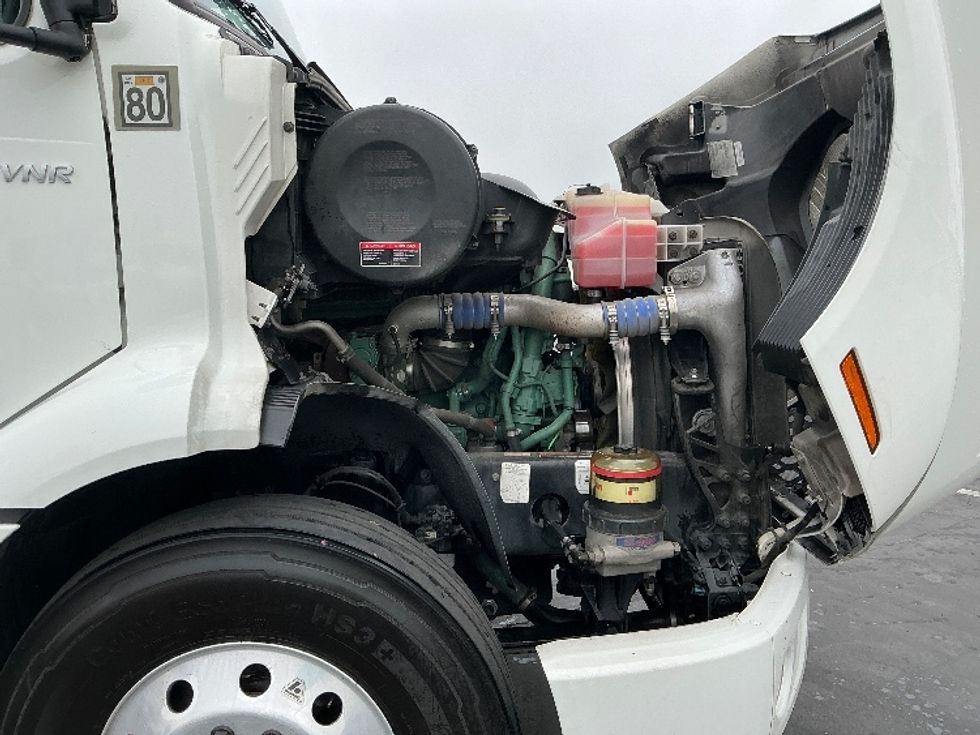 Day Cab Tractor-Heavy Duty Tractors-Volvo-2020-VNR64300-Sacramento-CA-569,437\n\t\tmiles-$ 32,250 - Image 14