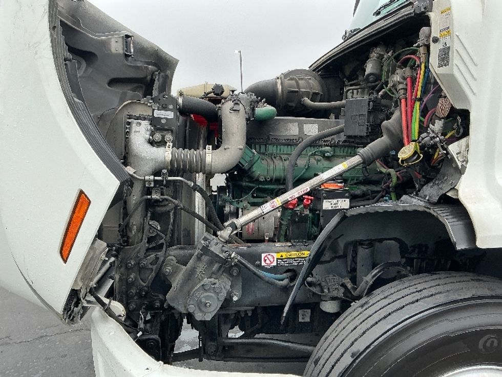Day Cab Tractor-Heavy Duty Tractors-Volvo-2020-VNR64300-Sacramento-CA-569,437\n\t\tmiles-$ 32,250 - Image 15