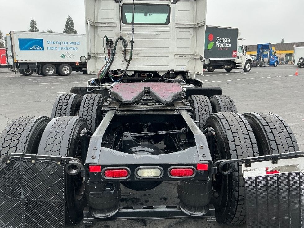 Day Cab Tractor-Heavy Duty Tractors-Volvo-2020-VNR64300-Sacramento-CA-569,437\n\t\tmiles-$ 32,250 - Image 6