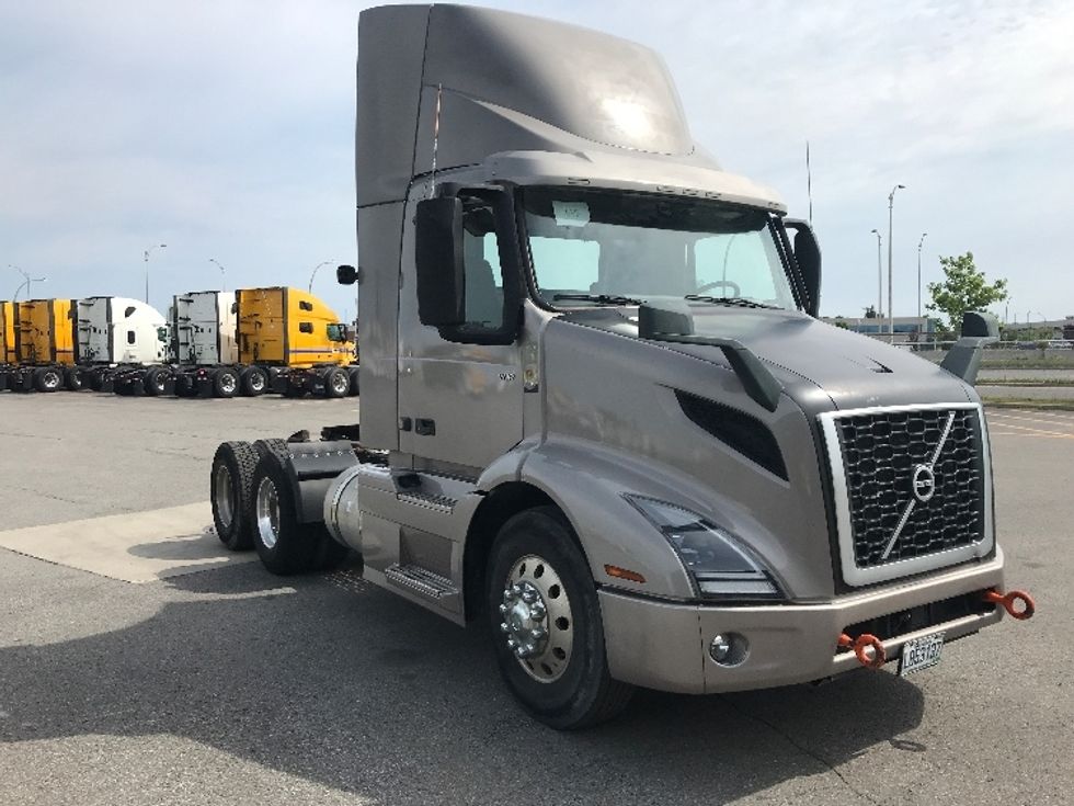 Day Cab Tractor-Heavy Duty Tractors-Volvo-2020-VNR64300-Saint Laurent-PQ-347,109\n\t\tkm-$ 74,000 - Image 1