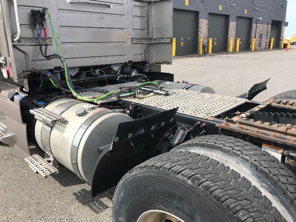 Day Cab Tractor-Heavy Duty Tractors-Volvo-2020-VNR64300-Saint Laurent-PQ-347,109\n\t\tkm-$ 74,000 - Image 17