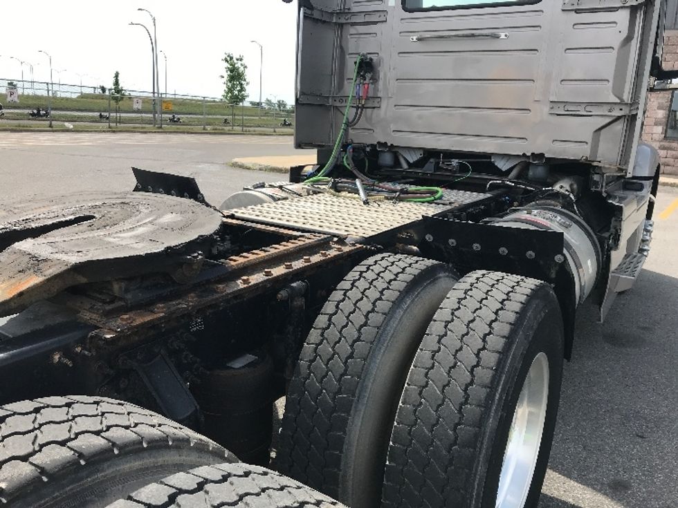 Day Cab Tractor-Heavy Duty Tractors-Volvo-2020-VNR64300-Saint Laurent-PQ-347,109\n\t\tkm-$ 74,000 - Image 18
