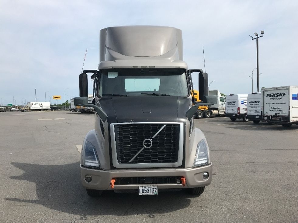 Day Cab Tractor-Heavy Duty Tractors-Volvo-2020-VNR64300-Saint Laurent-PQ-347,109\n\t\tkm-$ 74,000 - Image 2