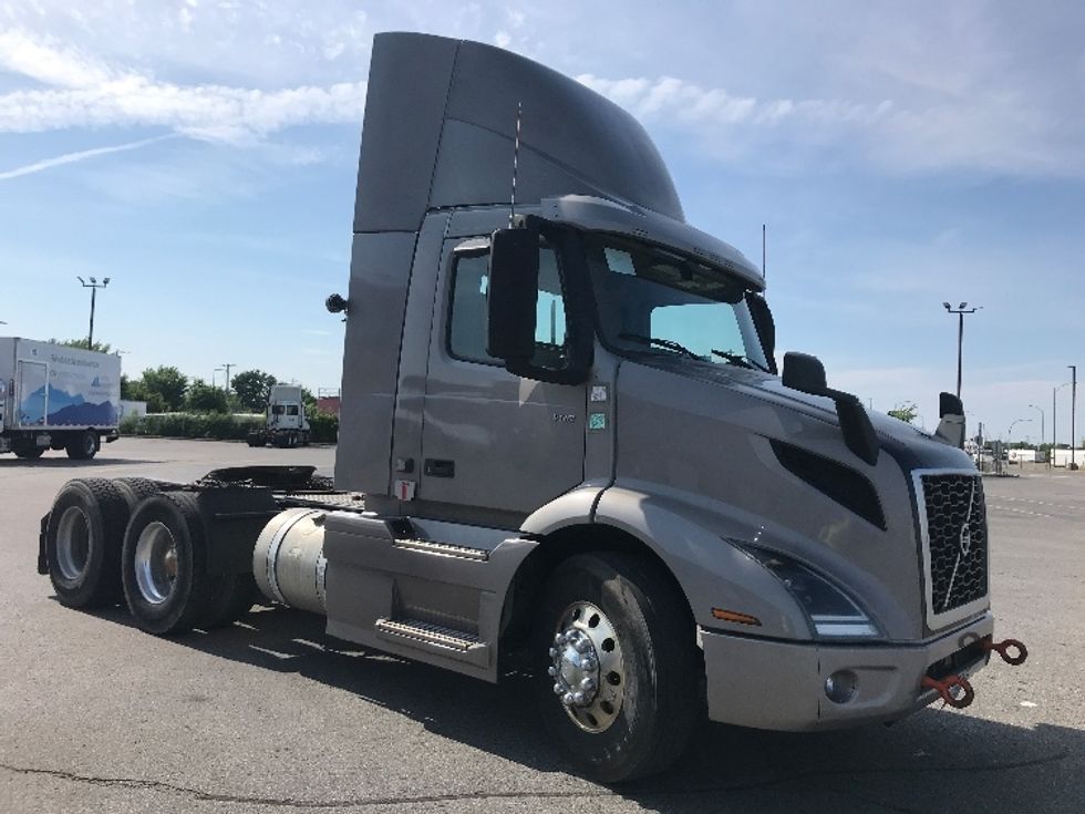 Day Cab Tractor-Heavy Duty Tractors-Volvo-2020-VNR64300-Saint Laurent-PQ-505,399\n\t\tkm-$ 66,500 - Image 1