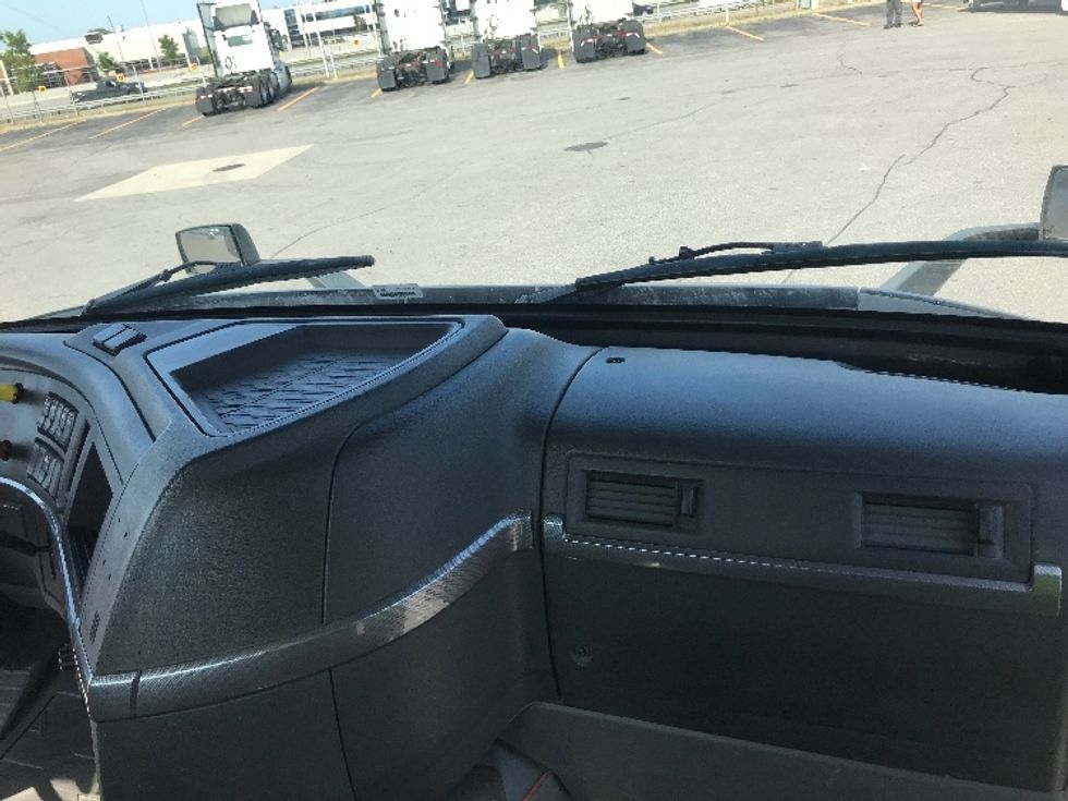 Day Cab Tractor-Heavy Duty Tractors-Volvo-2020-VNR64300-Saint Laurent-PQ-505,399\n\t\tkm-$ 66,500 - Image 13