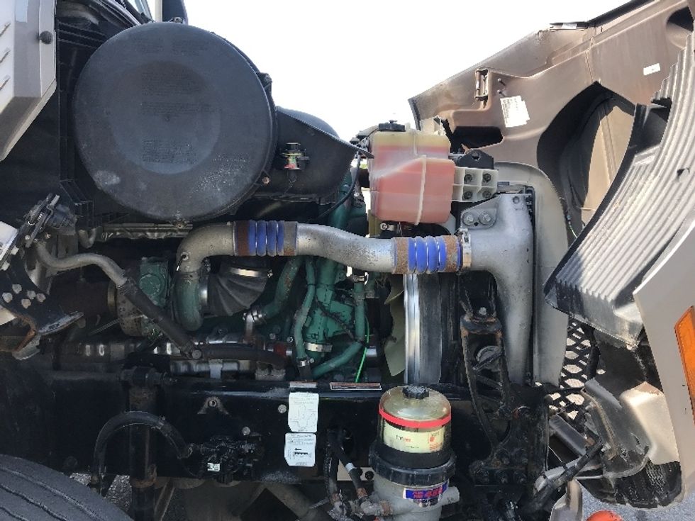 Day Cab Tractor-Heavy Duty Tractors-Volvo-2020-VNR64300-Saint Laurent-PQ-505,399\n\t\tkm-$ 66,500 - Image 15