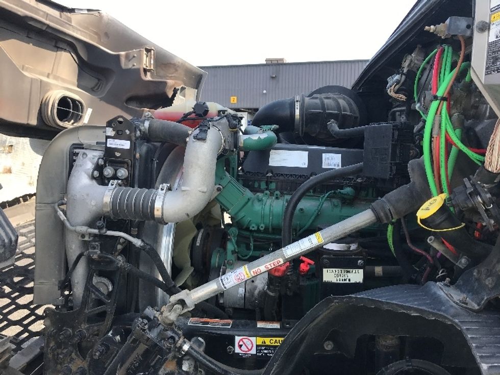 Day Cab Tractor-Heavy Duty Tractors-Volvo-2020-VNR64300-Saint Laurent-PQ-505,399\n\t\tkm-$ 66,500 - Image 16