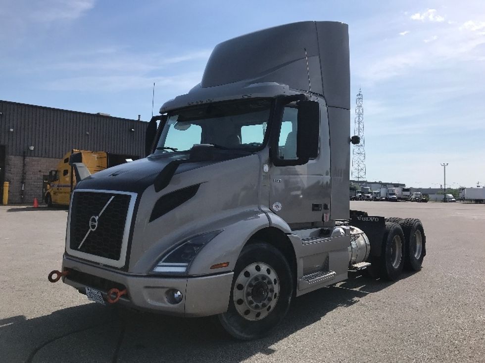 Day Cab Tractor-Heavy Duty Tractors-Volvo-2020-VNR64300-Saint Laurent-PQ-505,399\n\t\tkm-$ 66,500 - Image 3