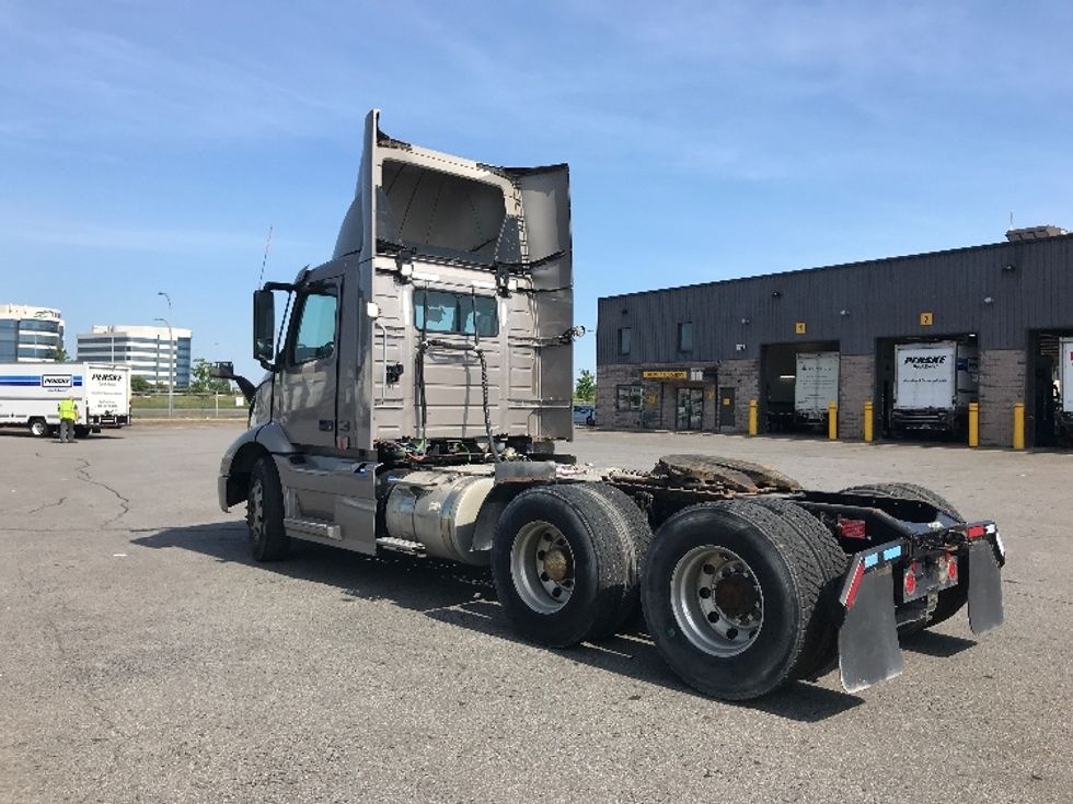 Day Cab Tractor-Heavy Duty Tractors-Volvo-2020-VNR64300-Saint Laurent-PQ-505,399\n\t\tkm-$ 66,500 - Image 5