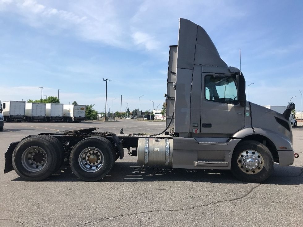 Day Cab Tractor-Heavy Duty Tractors-Volvo-2020-VNR64300-Saint Laurent-PQ-505,399\n\t\tkm-$ 66,500 - Image 8