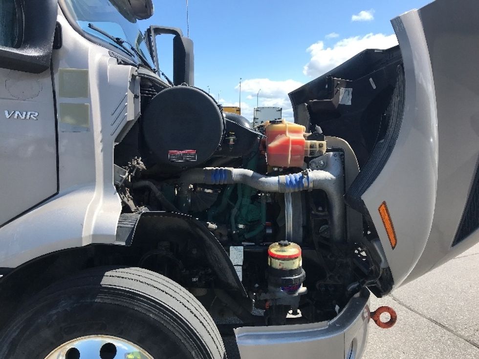 Day Cab Tractor-Heavy Duty Tractors-Volvo-2020-VNR64300-Saint Laurent-PQ-524,040\n\t\tkm-$ 65,500 - Image 15