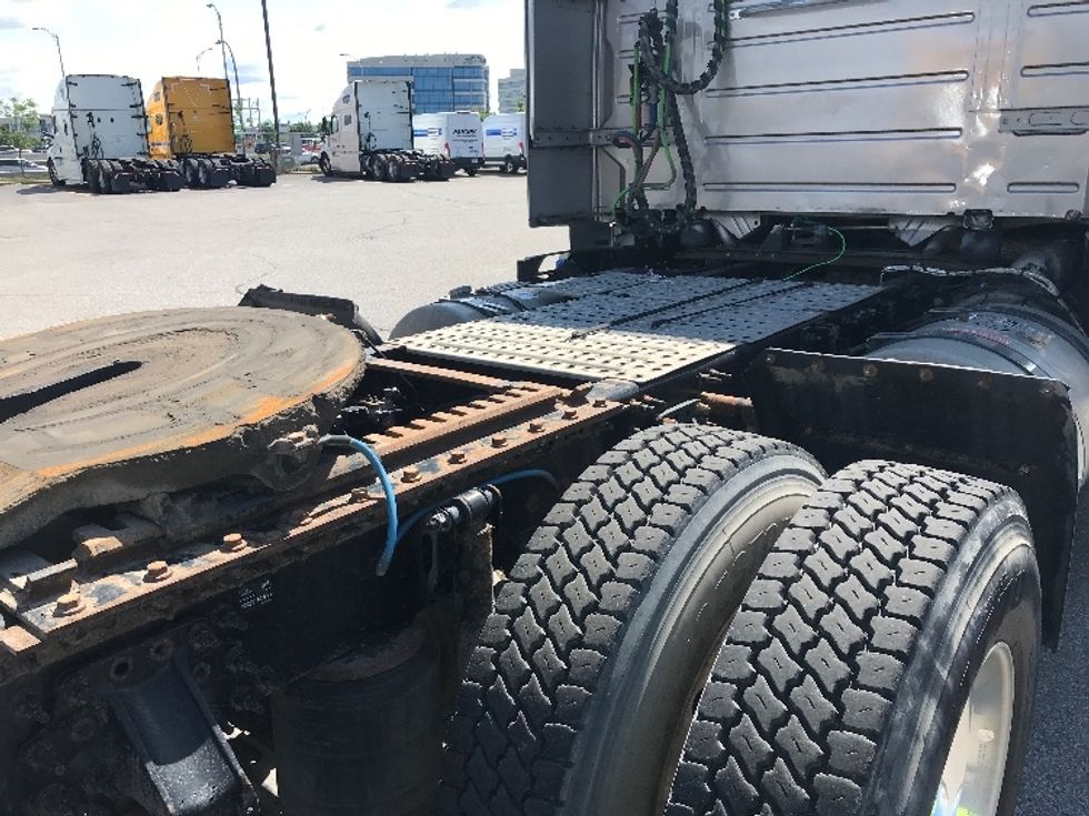 Day Cab Tractor-Heavy Duty Tractors-Volvo-2020-VNR64300-Saint Laurent-PQ-524,040\n\t\tkm-$ 65,500 - Image 18