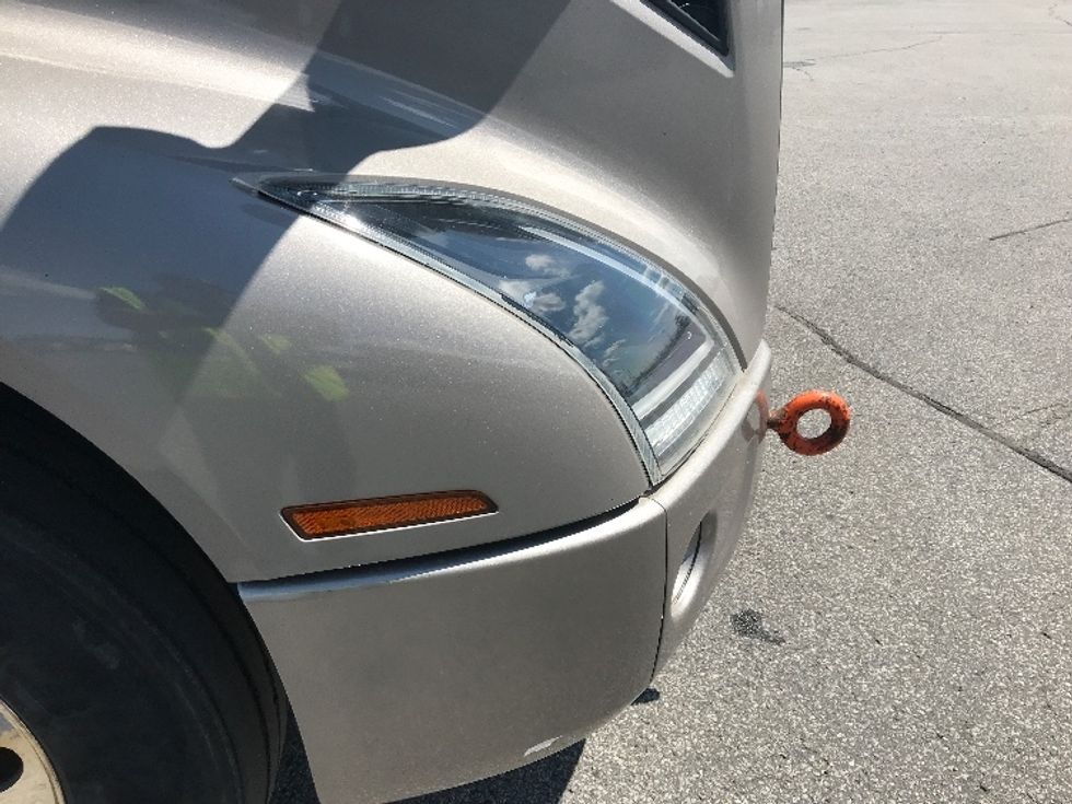 Day Cab Tractor-Heavy Duty Tractors-Volvo-2020-VNR64300-Saint Laurent-PQ-524,040\n\t\tkm-$ 65,500 - Image 19