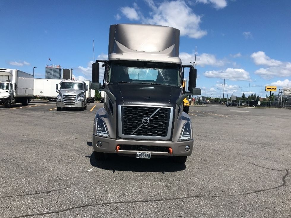 Day Cab Tractor-Heavy Duty Tractors-Volvo-2020-VNR64300-Saint Laurent-PQ-524,040\n\t\tkm-$ 65,500 - Image 2