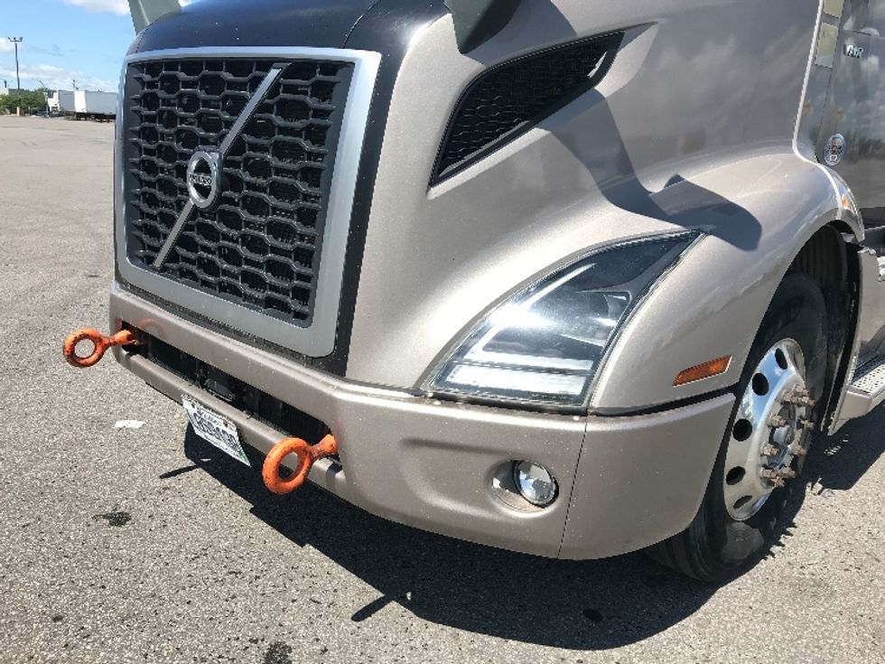 Day Cab Tractor-Heavy Duty Tractors-Volvo-2020-VNR64300-Saint Laurent-PQ-524,040\n\t\tkm-$ 65,500 - Image 21