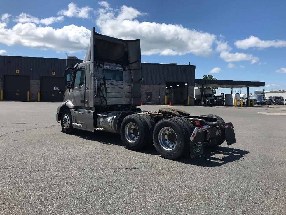 Day Cab Tractor-Heavy Duty Tractors-Volvo-2020-VNR64300-Saint Laurent-PQ-524,040\n\t\tkm-$ 65,500 - Image 5