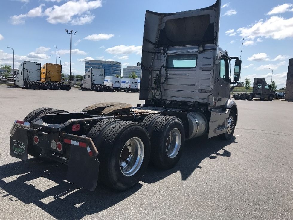 Day Cab Tractor-Heavy Duty Tractors-Volvo-2020-VNR64300-Saint Laurent-PQ-524,040\n\t\tkm-$ 65,500 - Image 7