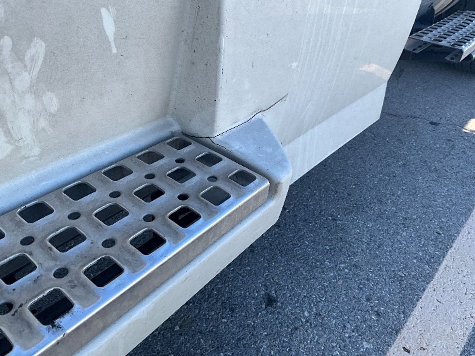 Day Cab Tractor-Heavy Duty Tractors-Volvo-2020-VNR64300-Salt Lake City-UT-575,396\n\t\tmiles-$ 32,750 - Image 20