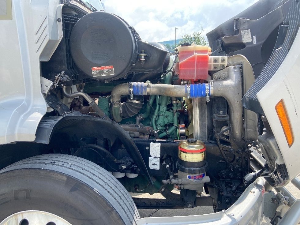 Day Cab Tractor-Heavy Duty Tractors-Volvo-2020-VNR64300-San Antonio-TX-421,238\n\t\tmiles-$ 43,750 - Image 15