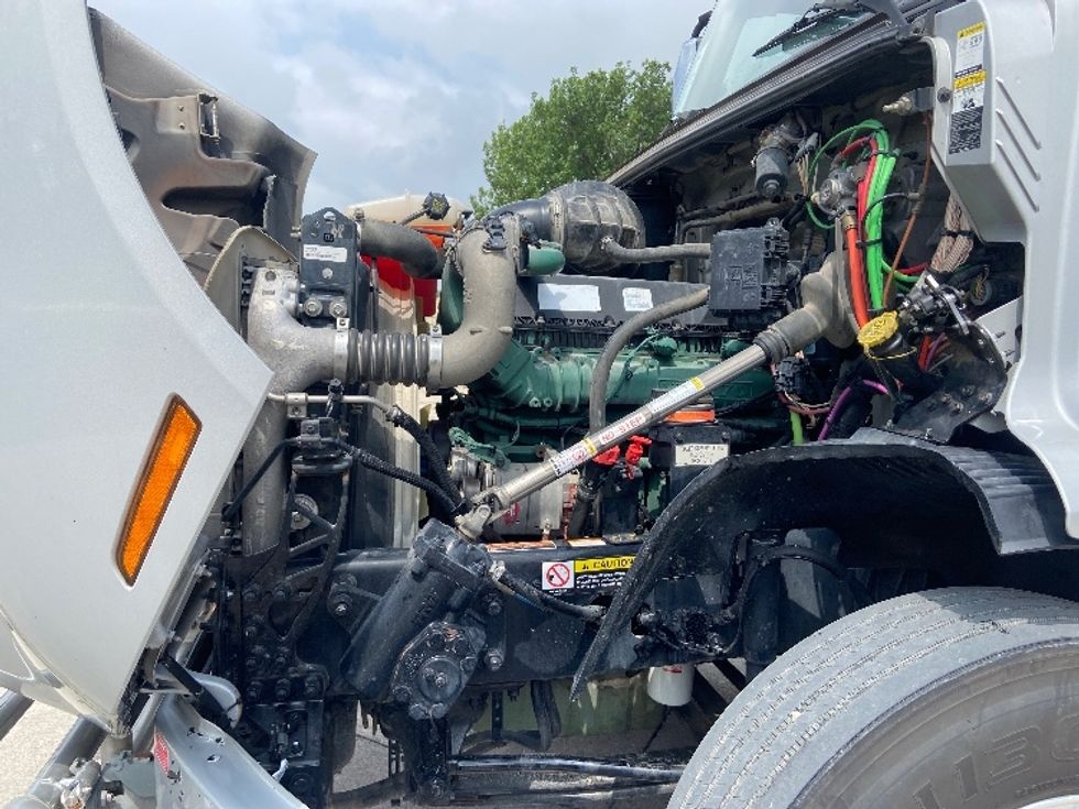 Day Cab Tractor-Heavy Duty Tractors-Volvo-2020-VNR64300-San Antonio-TX-421,238\n\t\tmiles-$ 43,750 - Image 16