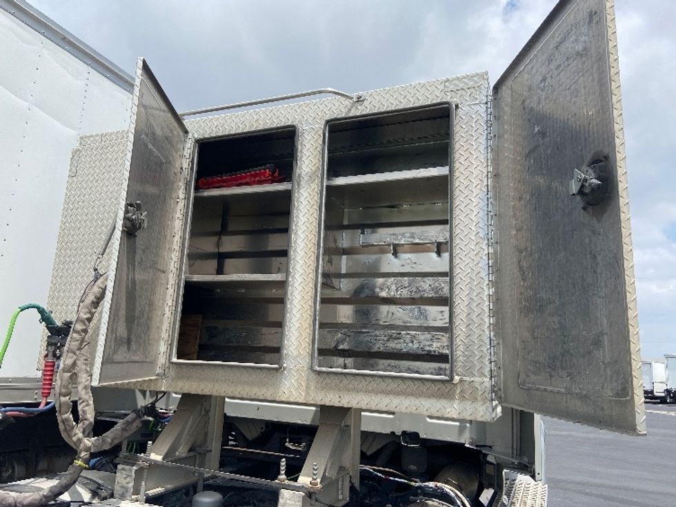 Day Cab Tractor-Heavy Duty Tractors-Volvo-2020-VNR64300-San Antonio-TX-421,238\n\t\tmiles-$ 43,750 - Image 19