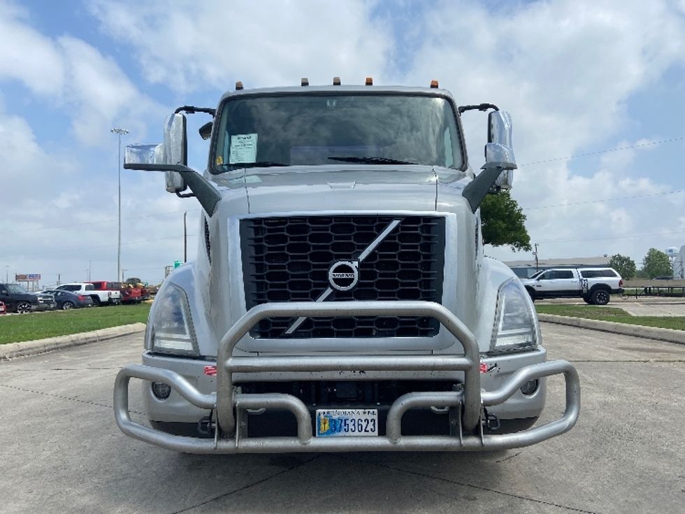 Day Cab Tractor-Heavy Duty Tractors-Volvo-2020-VNR64300-San Antonio-TX-421,238\n\t\tmiles-$ 43,750 - Image 2