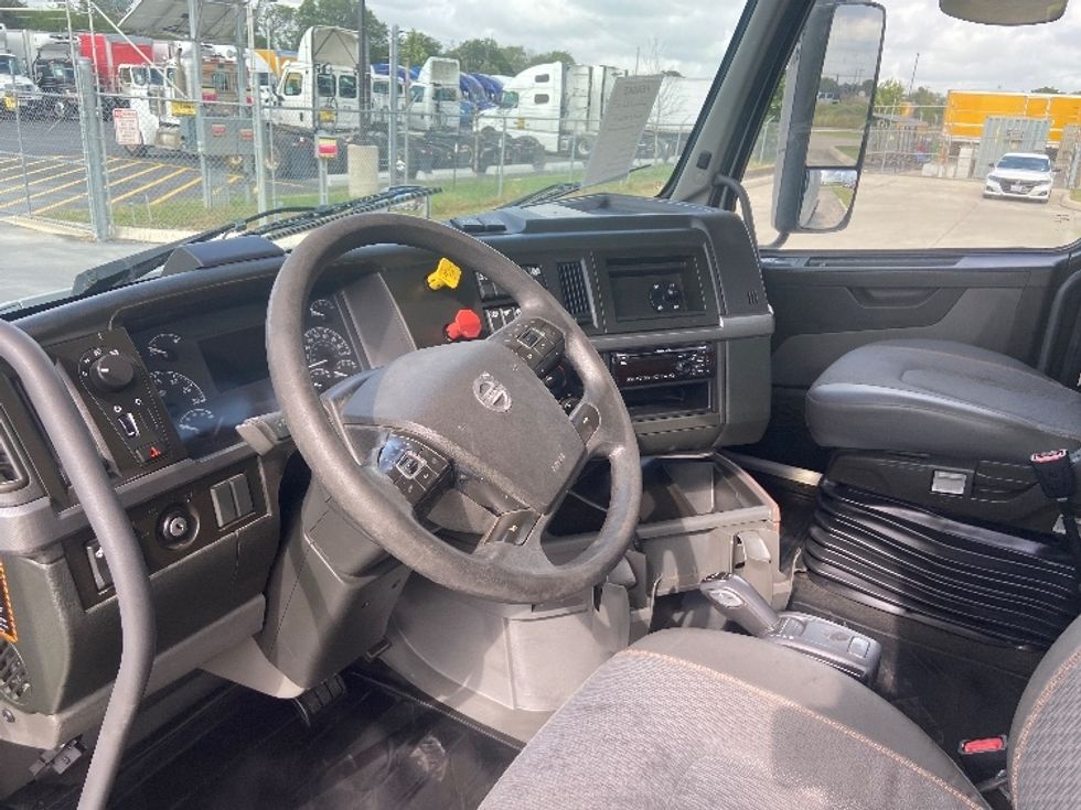 Day Cab Tractor-Heavy Duty Tractors-Volvo-2020-VNR64300-San Antonio-TX-426,345\n\t\tmiles-$ 43,500 - Image 10