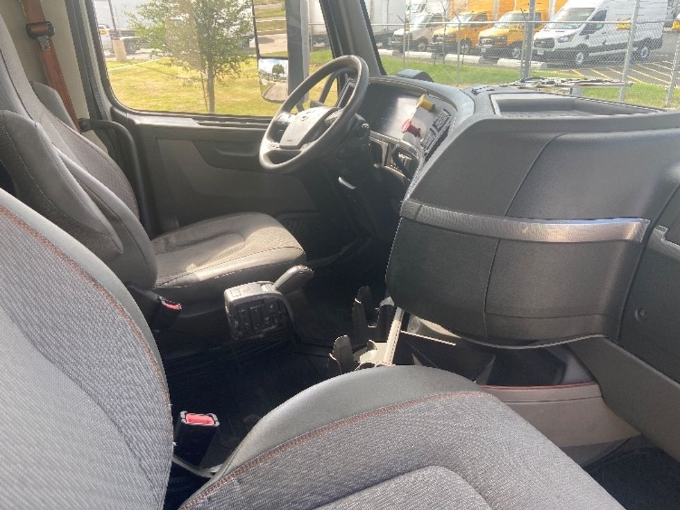 Day Cab Tractor-Heavy Duty Tractors-Volvo-2020-VNR64300-San Antonio-TX-426,345\n\t\tmiles-$ 43,500 - Image 14