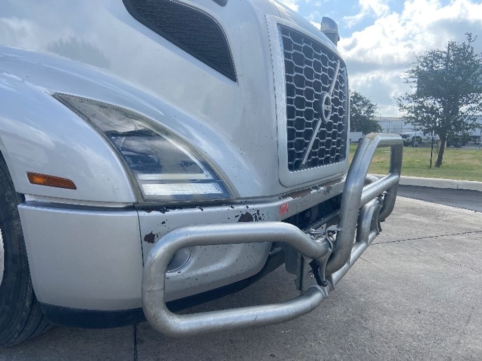 Day Cab Tractor-Heavy Duty Tractors-Volvo-2020-VNR64300-San Antonio-TX-426,345\n\t\tmiles-$ 43,500 - Image 17