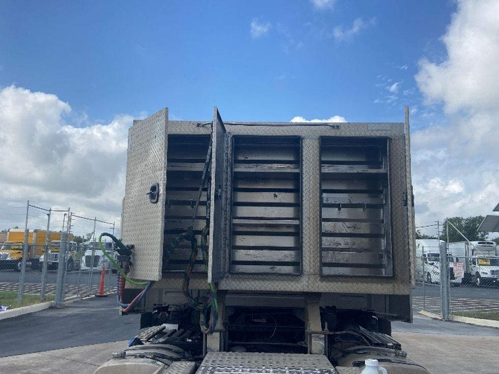 Day Cab Tractor-Heavy Duty Tractors-Volvo-2020-VNR64300-San Antonio-TX-426,345\n\t\tmiles-$ 43,500 - Image 18