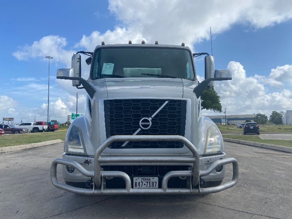 Day Cab Tractor-Heavy Duty Tractors-Volvo-2020-VNR64300-San Antonio-TX-426,345\n\t\tmiles-$ 43,500 - Image 2