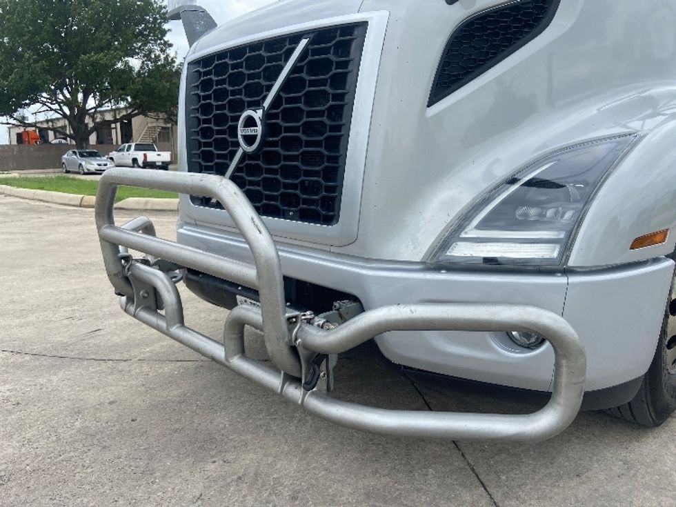 Day Cab Tractor-Heavy Duty Tractors-Volvo-2020-VNR64300-San Antonio-TX-535,133\n\t\tmiles-$ 31,250 - Image 17