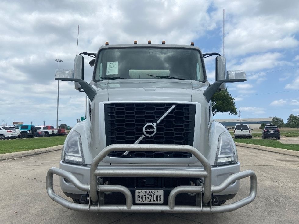 Day Cab Tractor-Heavy Duty Tractors-Volvo-2020-VNR64300-San Antonio-TX-535,133\n\t\tmiles-$ 31,250 - Image 2