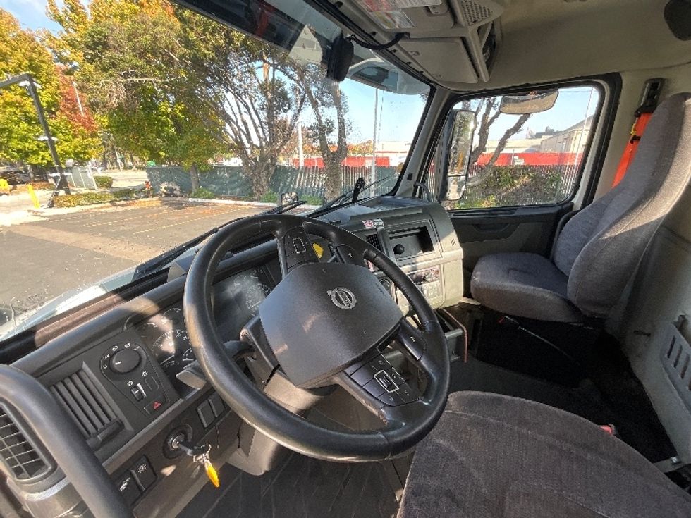 Day Cab Tractor-Heavy Duty Tractors-Volvo-2020-VNR64300-San Leandro-CA-597,990\n\t\tmiles-$ 29,750 - Image 10