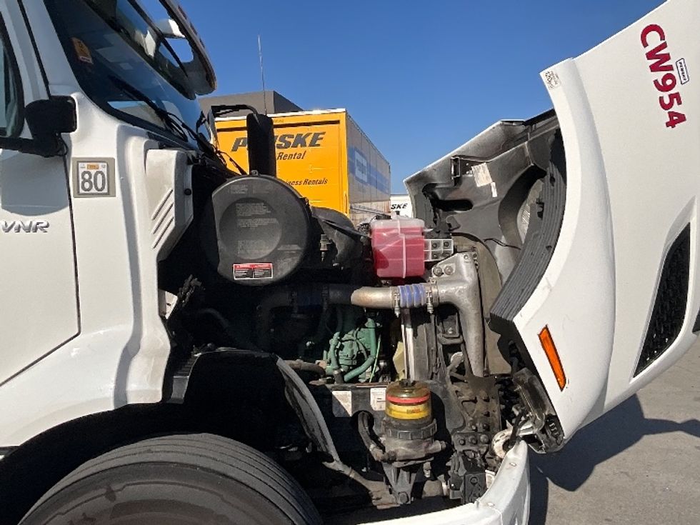 Day Cab Tractor-Heavy Duty Tractors-Volvo-2020-VNR64300-San Leandro-CA-597,990\n\t\tmiles-$ 29,750 - Image 15