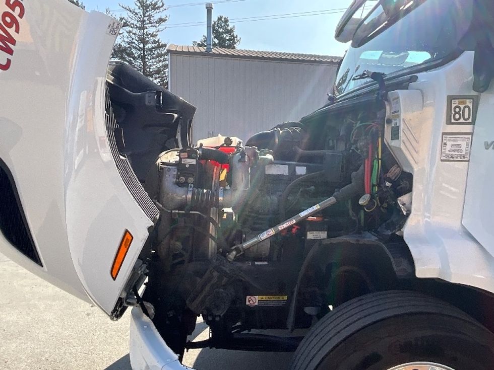 Day Cab Tractor-Heavy Duty Tractors-Volvo-2020-VNR64300-San Leandro-CA-597,990\n\t\tmiles-$ 29,750 - Image 16