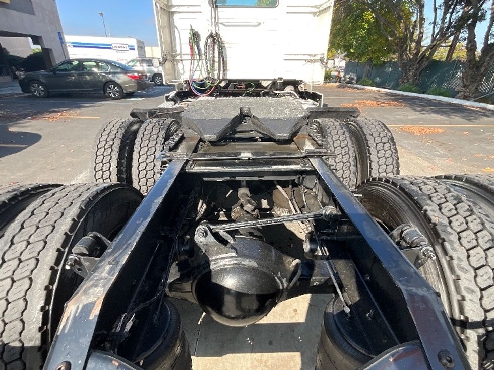 Day Cab Tractor-Heavy Duty Tractors-Volvo-2020-VNR64300-San Leandro-CA-597,990\n\t\tmiles-$ 29,750 - Image 6