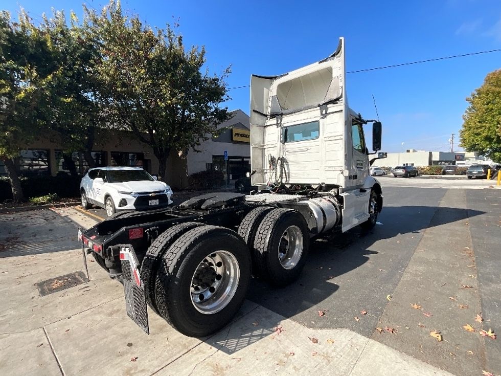 Day Cab Tractor-Heavy Duty Tractors-Volvo-2020-VNR64300-San Leandro-CA-597,990\n\t\tmiles-$ 29,750 - Image 7