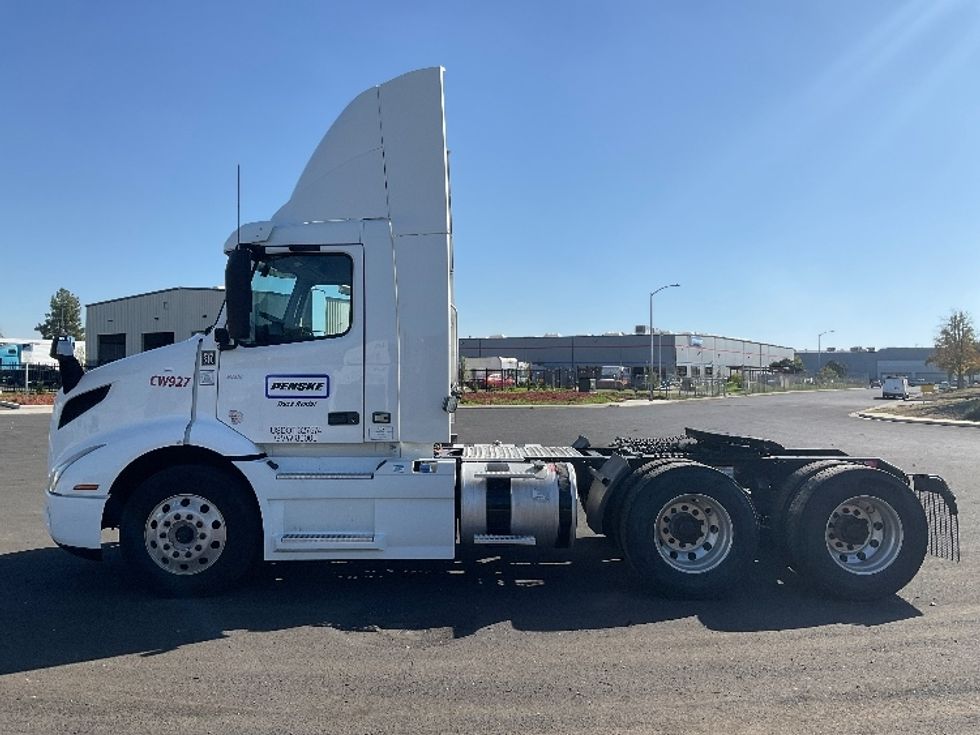 Day Cab Tractor-Heavy Duty Tractors-Volvo-2020-VNR64300-Stockton-CA-466,555\n\t\tmiles-$ 41,500 - Image 4