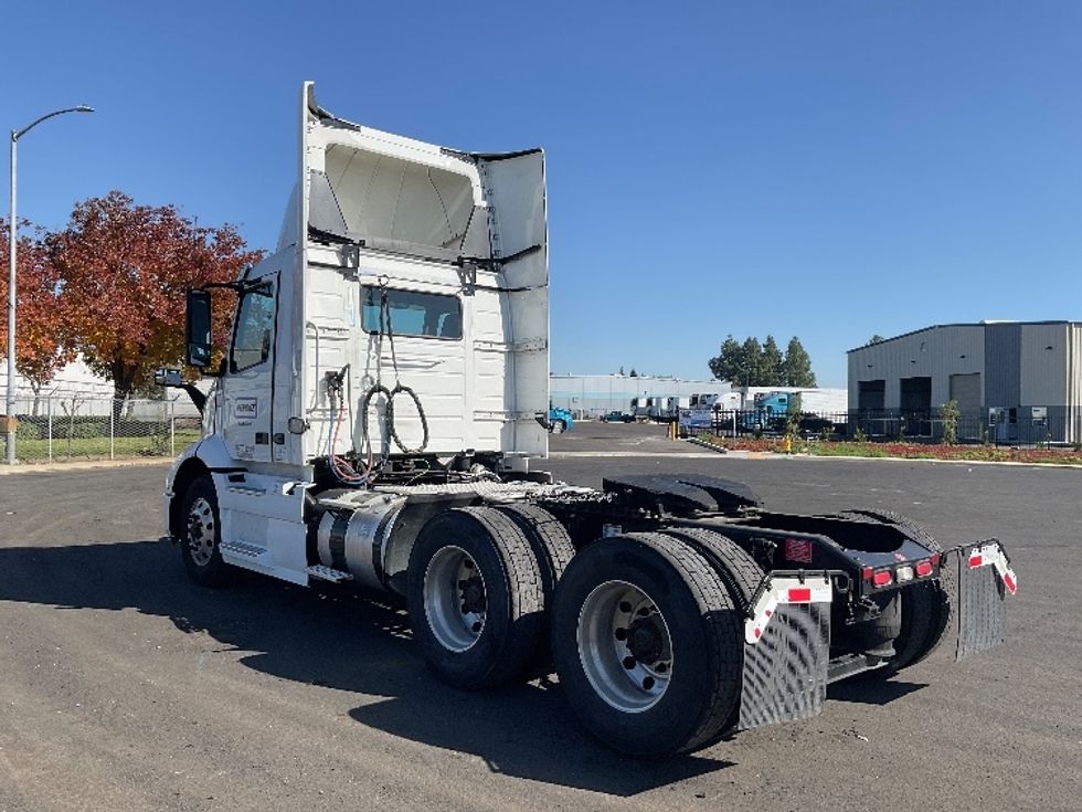 Day Cab Tractor-Heavy Duty Tractors-Volvo-2020-VNR64300-Stockton-CA-466,555\n\t\tmiles-$ 41,500 - Image 5