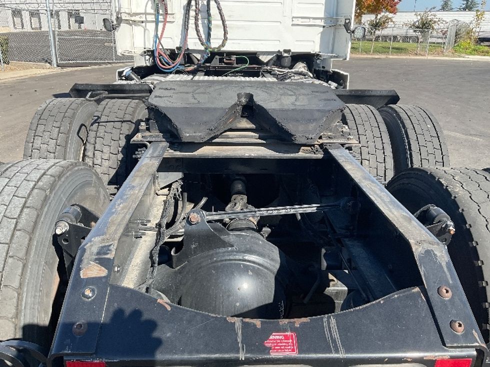 Day Cab Tractor-Heavy Duty Tractors-Volvo-2020-VNR64300-Stockton-CA-466,555\n\t\tmiles-$ 41,500 - Image 6