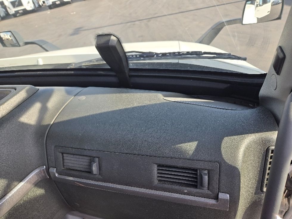 Day Cab Tractor-Heavy Duty Tractors-Volvo-2020-VNR64300-Stockton-CA-468,284\n\t\tmiles-$ 55,500 - Image 13