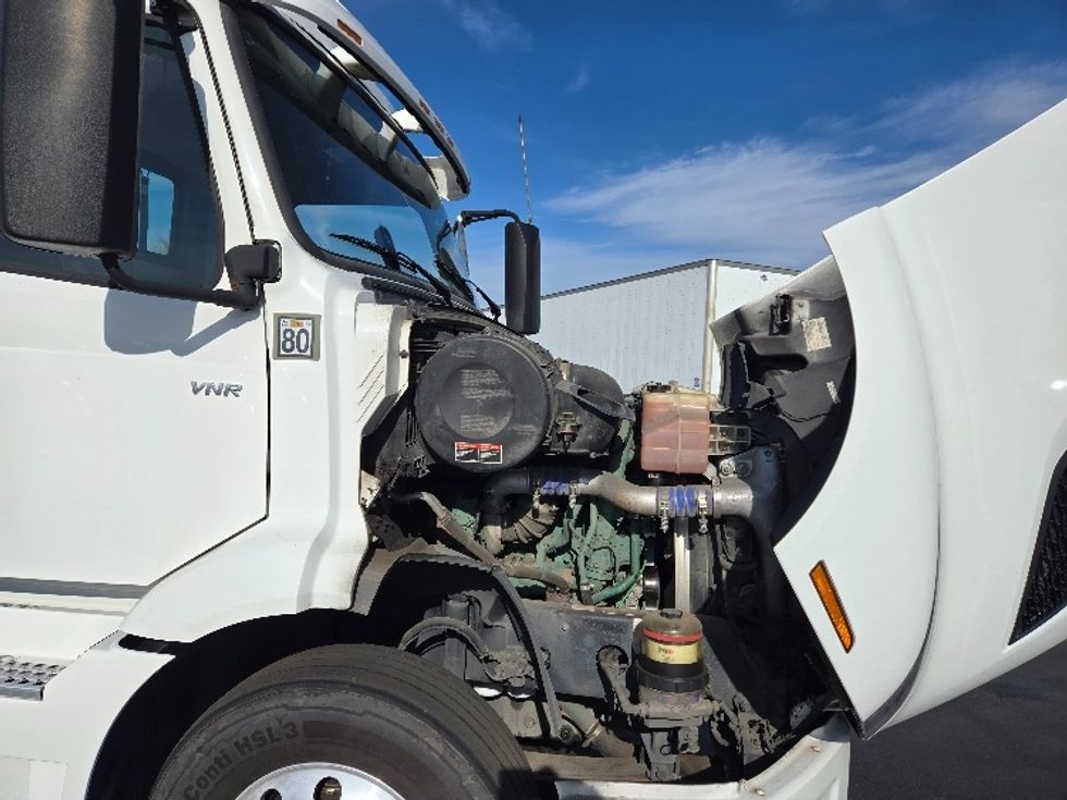 Day Cab Tractor-Heavy Duty Tractors-Volvo-2020-VNR64300-Stockton-CA-468,284\n\t\tmiles-$ 55,500 - Image 15