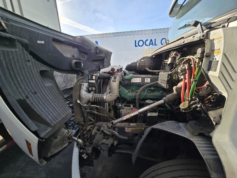 Day Cab Tractor-Heavy Duty Tractors-Volvo-2020-VNR64300-Stockton-CA-468,284\n\t\tmiles-$ 55,500 - Image 16