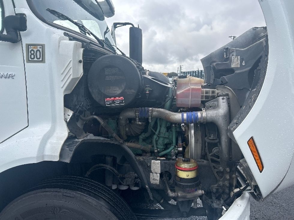 Day Cab Tractor-Heavy Duty Tractors-Volvo-2020-VNR64300-Stockton-CA-495,567\n\t\tmiles-$ 38,750 - Image 15
