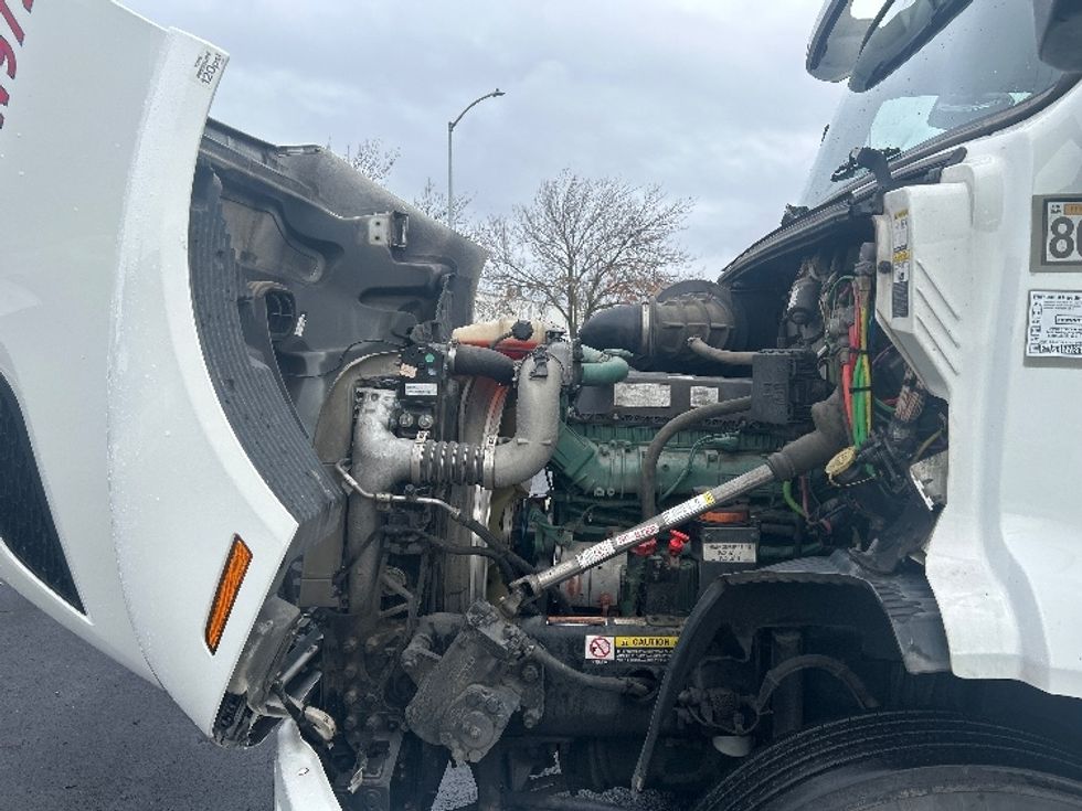 Day Cab Tractor-Heavy Duty Tractors-Volvo-2020-VNR64300-Stockton-CA-495,567\n\t\tmiles-$ 38,750 - Image 16