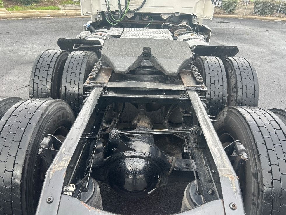 Day Cab Tractor-Heavy Duty Tractors-Volvo-2020-VNR64300-Stockton-CA-495,567\n\t\tmiles-$ 38,750 - Image 6