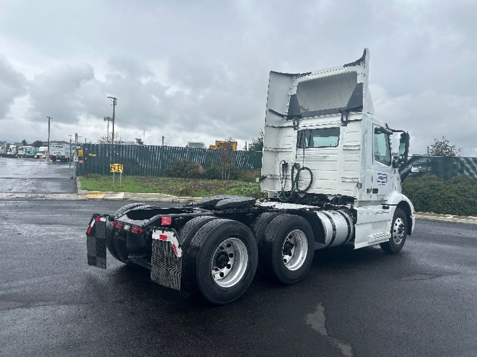 Day Cab Tractor-Heavy Duty Tractors-Volvo-2020-VNR64300-Stockton-CA-495,567\n\t\tmiles-$ 38,750 - Image 7