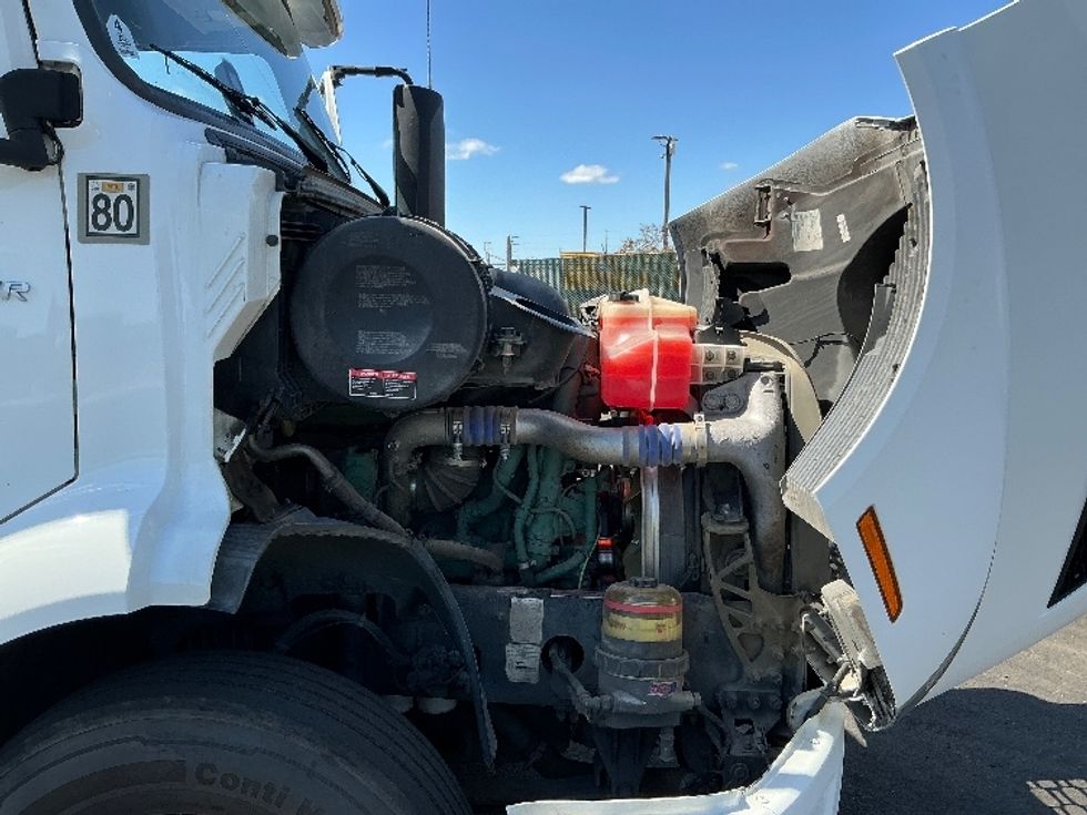 Day Cab Tractor-Heavy Duty Tractors-Volvo-2020-VNR64300-Stockton-CA-499,733\n\t\tmiles-$ 38,500 - Image 15